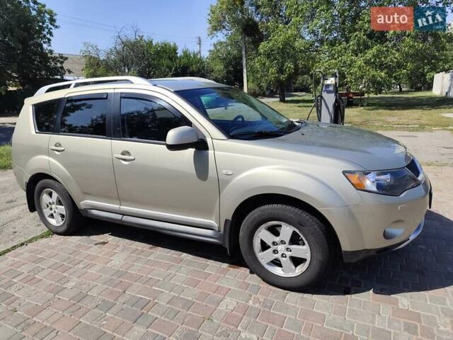 Бежевый Мицубиси Аутлендер, объемом двигателя 2.36 л и пробегом 281 тыс. км за 8500 $, фото 7 на Automoto.ua