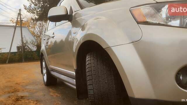Бежевий Міцубісі Аутлендер, об'ємом двигуна 2.36 л та пробігом 240 тис. км за 9250 $, фото 3 на Automoto.ua