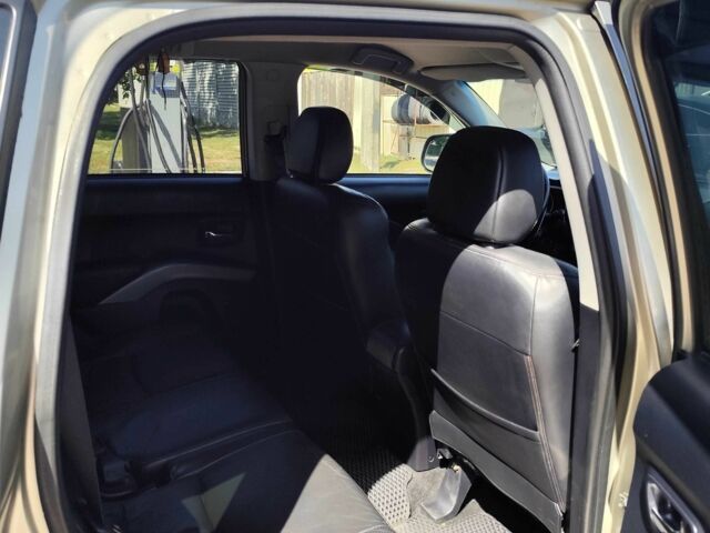 Бежевий Міцубісі Аутлендер, об'ємом двигуна 2.4 л та пробігом 281 тис. км за 8500 $, фото 8 на Automoto.ua