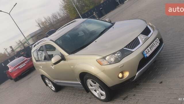 Бежевый Мицубиси Аутлендер, объемом двигателя 2.36 л и пробегом 200 тыс. км за 8300 $, фото 9 на Automoto.ua