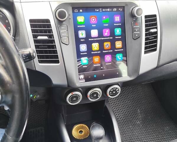 Бежевый Мицубиси Аутлендер, объемом двигателя 2.36 л и пробегом 281 тыс. км за 8500 $, фото 15 на Automoto.ua