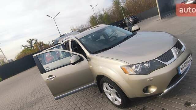 Бежевый Мицубиси Аутлендер, объемом двигателя 2.36 л и пробегом 200 тыс. км за 8300 $, фото 60 на Automoto.ua
