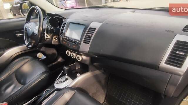 Бежевый Мицубиси Аутлендер, объемом двигателя 2.36 л и пробегом 200 тыс. км за 8300 $, фото 40 на Automoto.ua