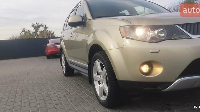 Бежевый Мицубиси Аутлендер, объемом двигателя 2.36 л и пробегом 200 тыс. км за 8300 $, фото 10 на Automoto.ua