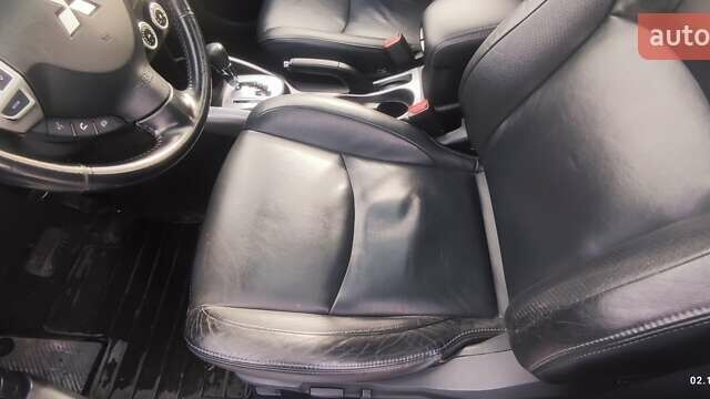 Бежевый Мицубиси Аутлендер, объемом двигателя 2.36 л и пробегом 200 тыс. км за 8300 $, фото 24 на Automoto.ua