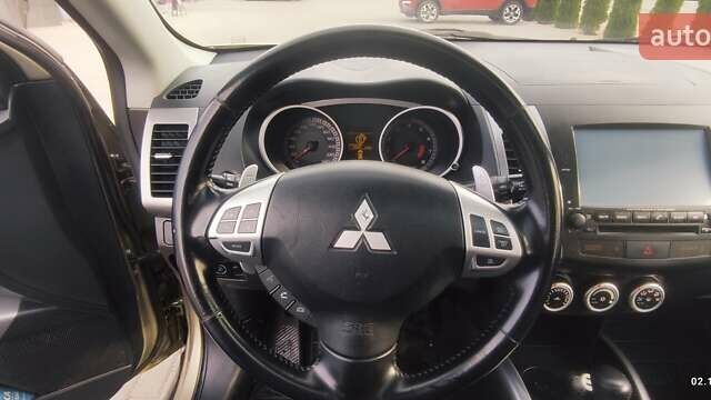 Бежевый Мицубиси Аутлендер, объемом двигателя 2.36 л и пробегом 200 тыс. км за 8300 $, фото 18 на Automoto.ua