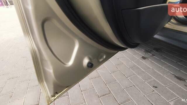 Бежевый Мицубиси Аутлендер, объемом двигателя 2.36 л и пробегом 200 тыс. км за 8300 $, фото 45 на Automoto.ua