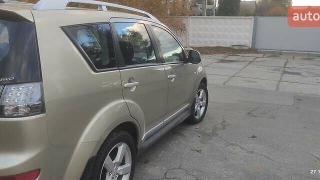 Бежевий Міцубісі Аутлендер, об'ємом двигуна 2.36 л та пробігом 190 тис. км за 9700 $, фото 4 на Automoto.ua