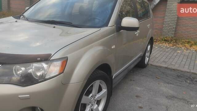 Бежевий Міцубісі Аутлендер, об'ємом двигуна 2.36 л та пробігом 190 тис. км за 9700 $, фото 13 на Automoto.ua