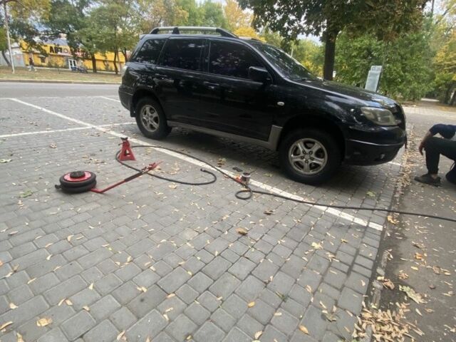 Черный Мицубиси Аутлендер, объемом двигателя 2.4 л и пробегом 312 тыс. км за 6500 $, фото 2 на Automoto.ua