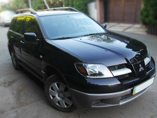 Чорний Міцубісі Аутлендер, об'ємом двигуна 2 л та пробігом 251 тис. км за 4990 $, фото 2 на Automoto.ua