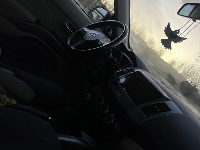 Черный Мицубиси Аутлендер, объемом двигателя 2.2 л и пробегом 238 тыс. км за 9700 $, фото 17 на Automoto.ua