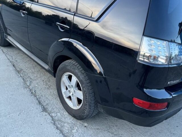 Черный Мицубиси Аутлендер, объемом двигателя 2.4 л и пробегом 220 тыс. км за 9500 $, фото 2 на Automoto.ua