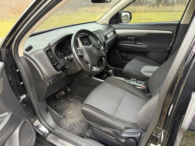 Черный Мицубиси Аутлендер, объемом двигателя 2.4 л и пробегом 130 тыс. км за 14950 $, фото 1 на Automoto.ua