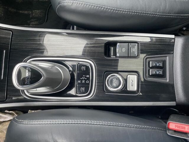 Черный Мицубиси Аутлендер, объемом двигателя 2 л и пробегом 76 тыс. км за 20800 $, фото 8 на Automoto.ua