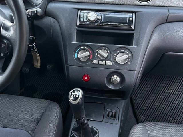 Черный Мицубиси Аутлендер, объемом двигателя 2 л и пробегом 390 тыс. км за 2500 $, фото 2 на Automoto.ua