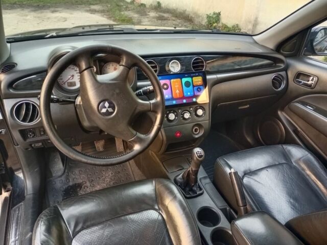 Чорний Міцубісі Аутлендер, об'ємом двигуна 0 л та пробігом 260 тис. км за 3750 $, фото 5 на Automoto.ua