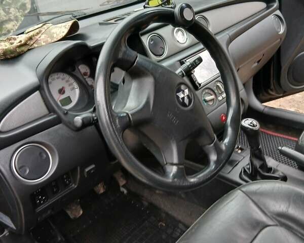 Черный Мицубиси Аутлендер, объемом двигателя 2 л и пробегом 395 тыс. км за 5200 $, фото 4 на Automoto.ua