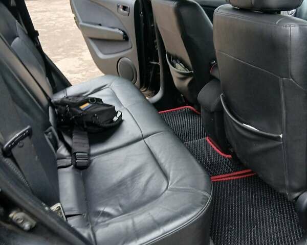 Черный Мицубиси Аутлендер, объемом двигателя 2 л и пробегом 395 тыс. км за 5200 $, фото 6 на Automoto.ua