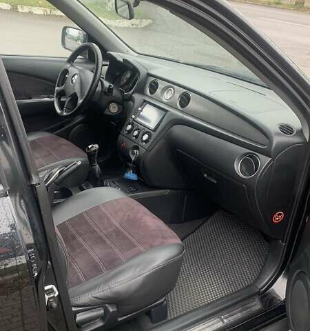 Черный Мицубиси Аутлендер, объемом двигателя 2 л и пробегом 300 тыс. км за 6500 $, фото 11 на Automoto.ua