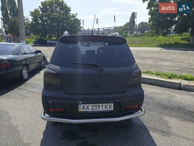 Черный Мицубиси Аутлендер, объемом двигателя 2 л и пробегом 174 тыс. км за 4400 $, фото 1 на Automoto.ua