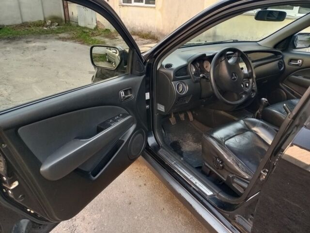 Чорний Міцубісі Аутлендер, об'ємом двигуна 0 л та пробігом 260 тис. км за 3750 $, фото 3 на Automoto.ua