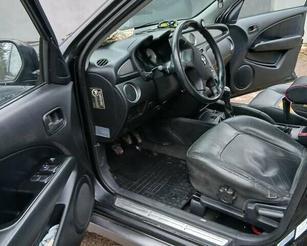 Черный Мицубиси Аутлендер, объемом двигателя 2 л и пробегом 395 тыс. км за 5200 $, фото 5 на Automoto.ua