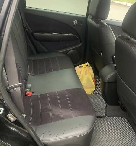 Черный Мицубиси Аутлендер, объемом двигателя 2 л и пробегом 300 тыс. км за 6500 $, фото 9 на Automoto.ua