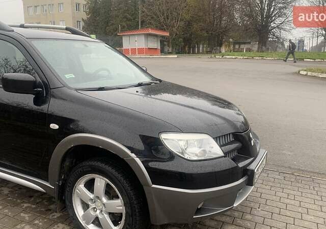 Черный Мицубиси Аутлендер, объемом двигателя 2 л и пробегом 300 тыс. км за 6500 $, фото 7 на Automoto.ua