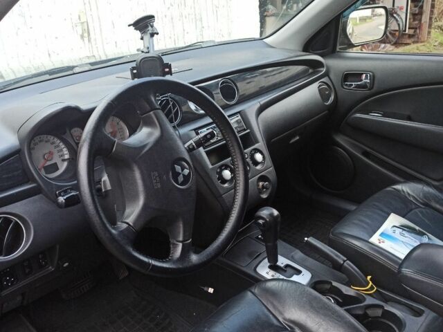 Черный Мицубиси Аутлендер, объемом двигателя 2.4 л и пробегом 269 тыс. км за 5252 $, фото 4 на Automoto.ua