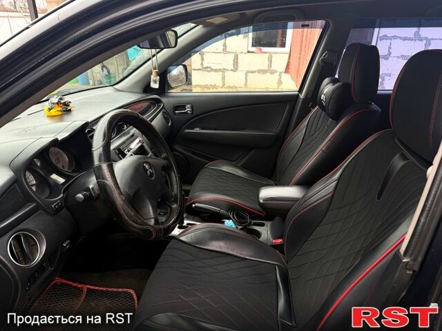 Черный Мицубиси Аутлендер, объемом двигателя 2.4 л и пробегом 357 тыс. км за 5190 $, фото 2 на Automoto.ua