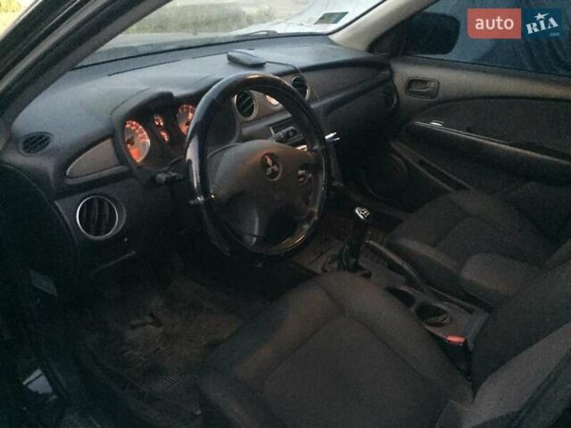 Чорний Міцубісі Аутлендер, об'ємом двигуна 2 л та пробігом 310 тис. км за 6500 $, фото 3 на Automoto.ua