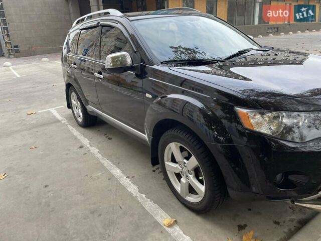 Черный Мицубиси Аутлендер, объемом двигателя 2.4 л и пробегом 300 тыс. км за 8500 $, фото 1 на Automoto.ua