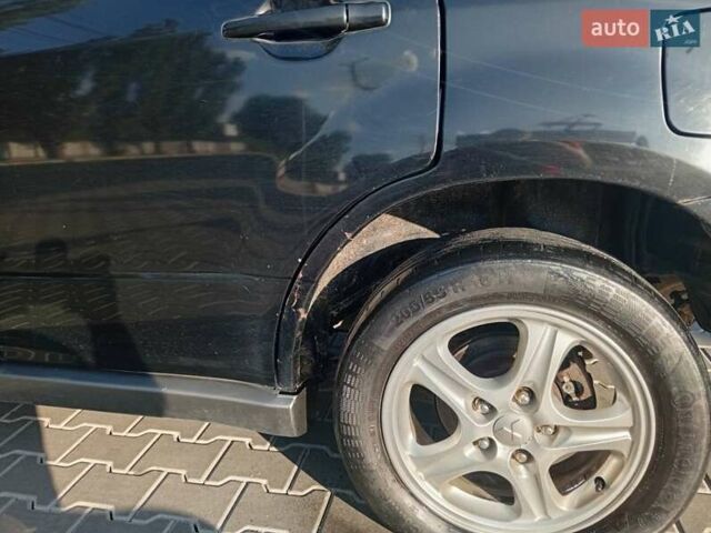 Черный Мицубиси Аутлендер, объемом двигателя 2 л и пробегом 274 тыс. км за 5300 $, фото 3 на Automoto.ua
