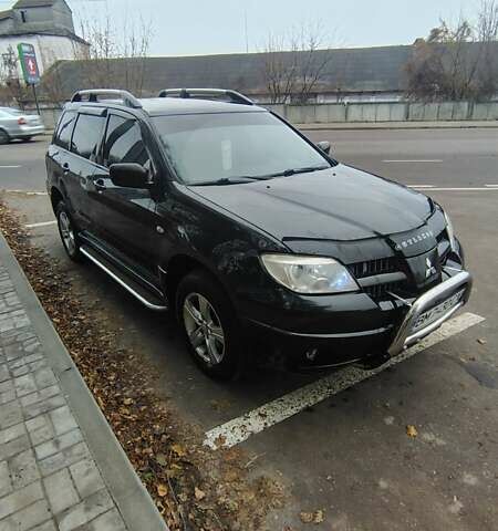 Черный Мицубиси Аутлендер, объемом двигателя 2 л и пробегом 330 тыс. км за 4997 $, фото 2 на Automoto.ua