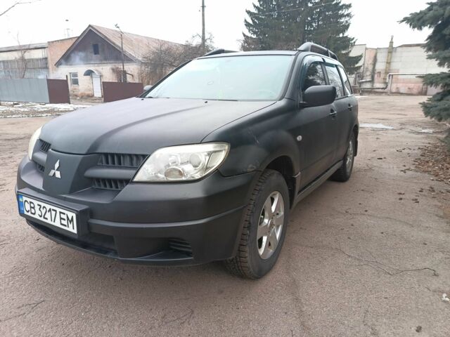 Черный Мицубиси Аутлендер, объемом двигателя 2 л и пробегом 495 тыс. км за 4400 $, фото 3 на Automoto.ua