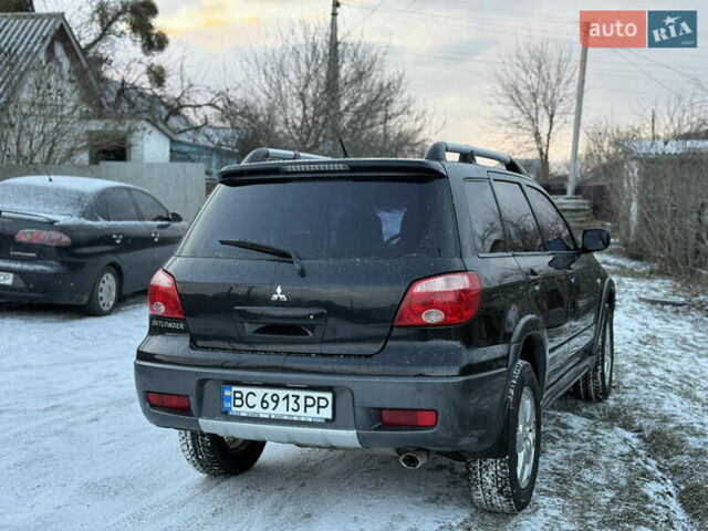 Чорний Міцубісі Аутлендер, об'ємом двигуна 2 л та пробігом 210 тис. км за 4499 $, фото 5 на Automoto.ua