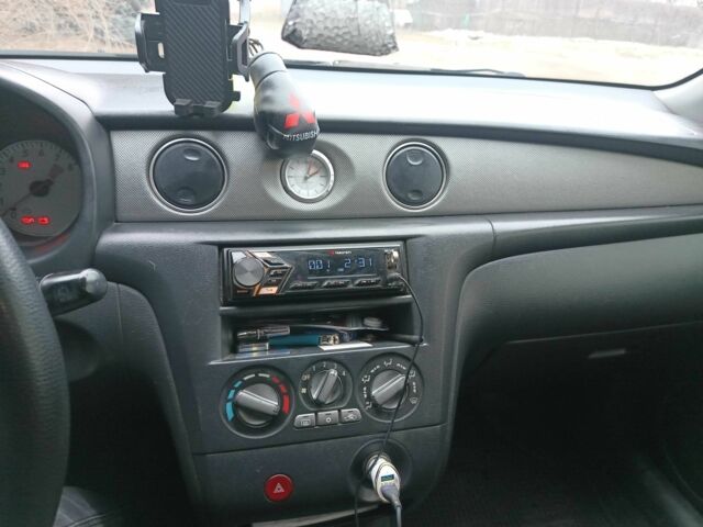 Черный Мицубиси Аутлендер, объемом двигателя 2 л и пробегом 495 тыс. км за 4400 $, фото 8 на Automoto.ua