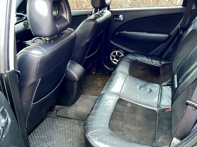 Черный Мицубиси Аутлендер, объемом двигателя 2 л и пробегом 295 тыс. км за 7500 $, фото 8 на Automoto.ua