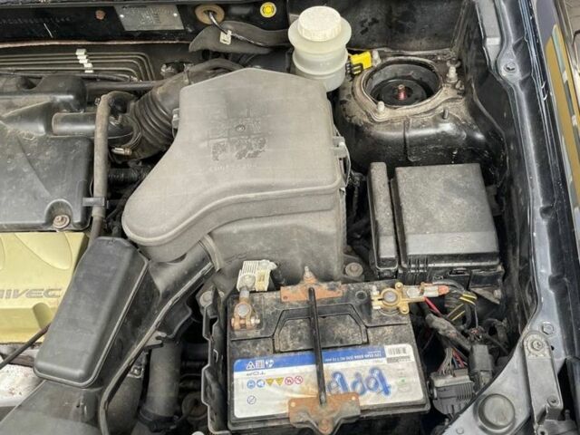 Черный Мицубиси Аутлендер, объемом двигателя 2.38 л и пробегом 270 тыс. км за 5900 $, фото 6 на Automoto.ua