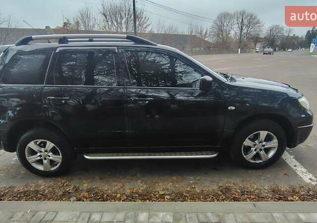 Черный Мицубиси Аутлендер, объемом двигателя 2 л и пробегом 330 тыс. км за 4997 $, фото 6 на Automoto.ua