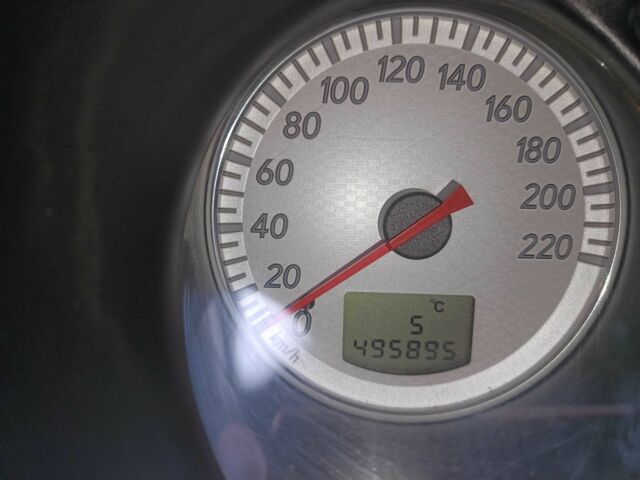 Черный Мицубиси Аутлендер, объемом двигателя 2 л и пробегом 495 тыс. км за 4400 $, фото 9 на Automoto.ua