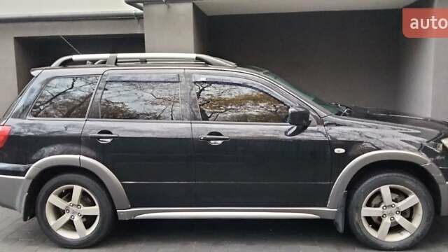 Черный Мицубиси Аутлендер, объемом двигателя 2 л и пробегом 380 тыс. км за 5000 $, фото 4 на Automoto.ua