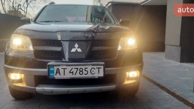 Черный Мицубиси Аутлендер, объемом двигателя 2 л и пробегом 380 тыс. км за 5000 $, фото 1 на Automoto.ua