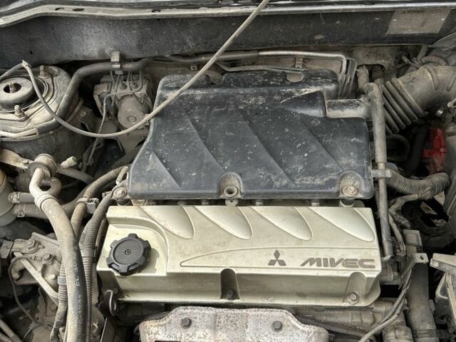 Черный Мицубиси Аутлендер, объемом двигателя 2.4 л и пробегом 258 тыс. км за 5400 $, фото 7 на Automoto.ua