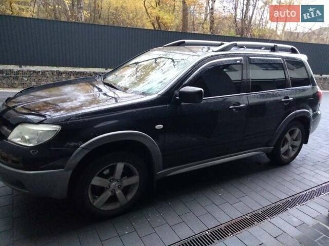 Черный Мицубиси Аутлендер, объемом двигателя 2 л и пробегом 380 тыс. км за 5000 $, фото 2 на Automoto.ua