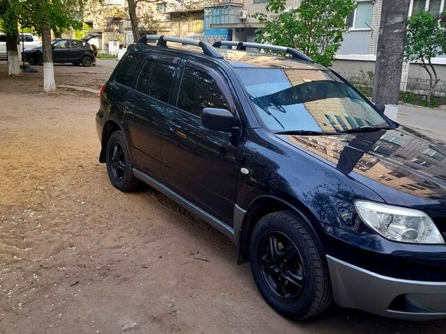 Черный Мицубиси Аутлендер, объемом двигателя 2 л и пробегом 226 тыс. км за 7000 $, фото 2 на Automoto.ua