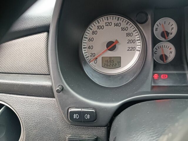 Чорний Міцубісі Аутлендер, об'ємом двигуна 2 л та пробігом 260 тис. км за 5400 $, фото 4 на Automoto.ua