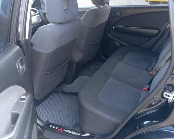 Черный Мицубиси Аутлендер, объемом двигателя 2 л и пробегом 297 тыс. км за 5800 $, фото 4 на Automoto.ua