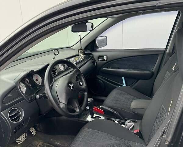 Черный Мицубиси Аутлендер, объемом двигателя 2.38 л и пробегом 260 тыс. км за 5000 $, фото 10 на Automoto.ua